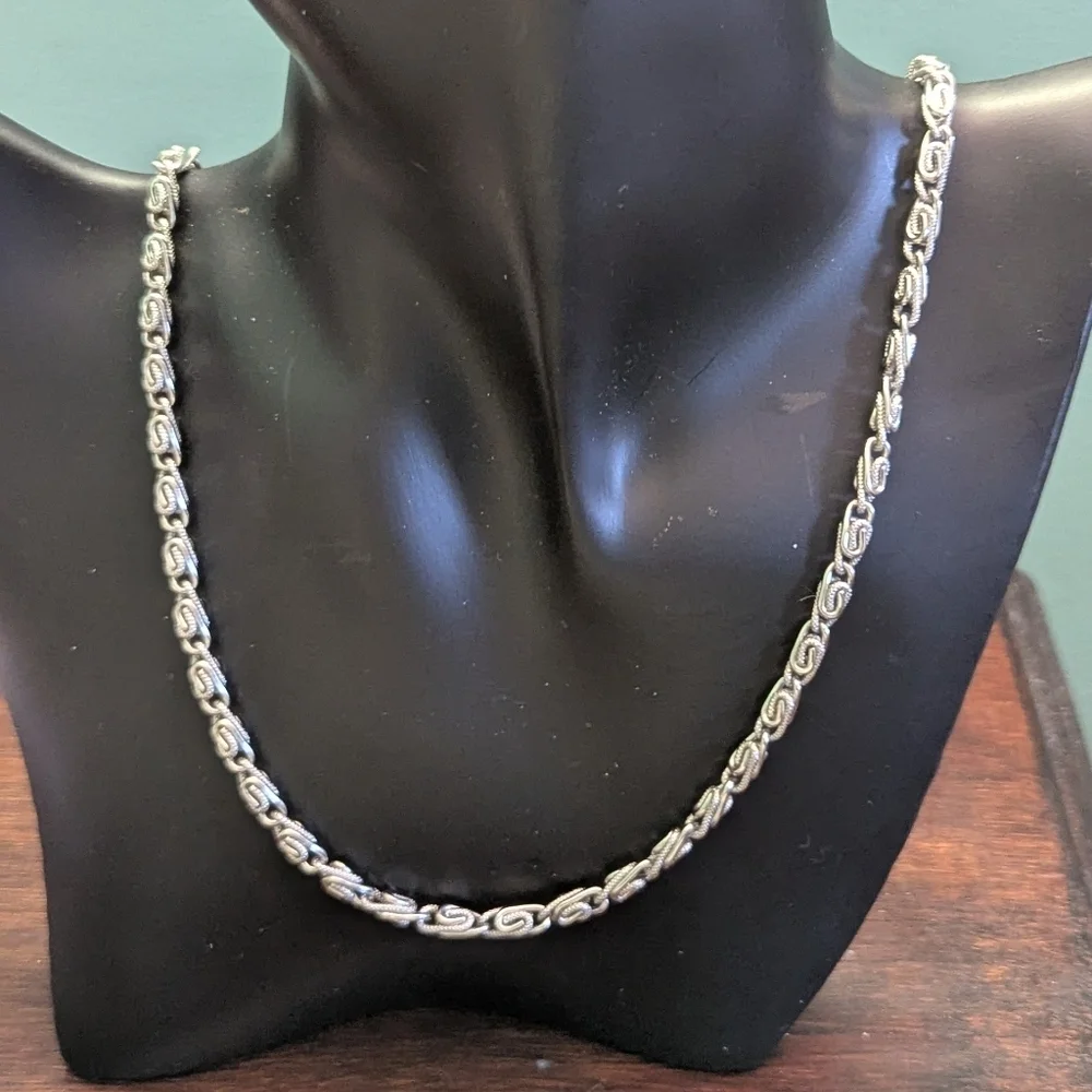 ⛓️ Silvertone Light Scroll Link Chain Necklace 12